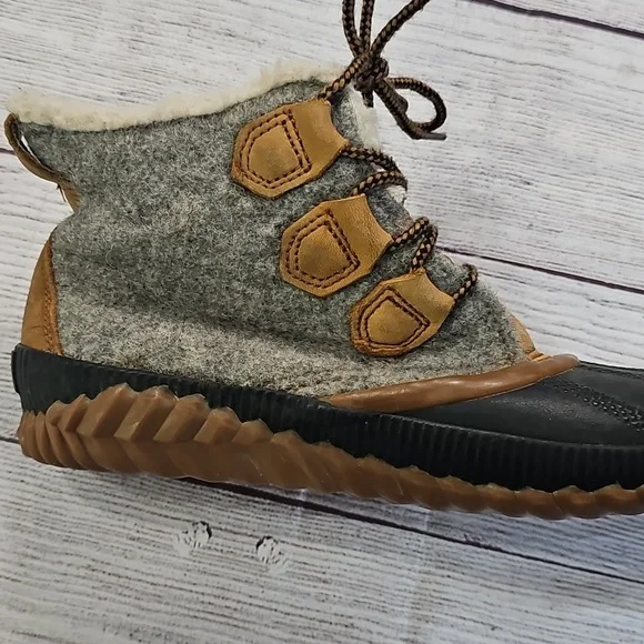 Sorel Sz 8 Gray and Tan Winter Boots - Picture 6 of 16